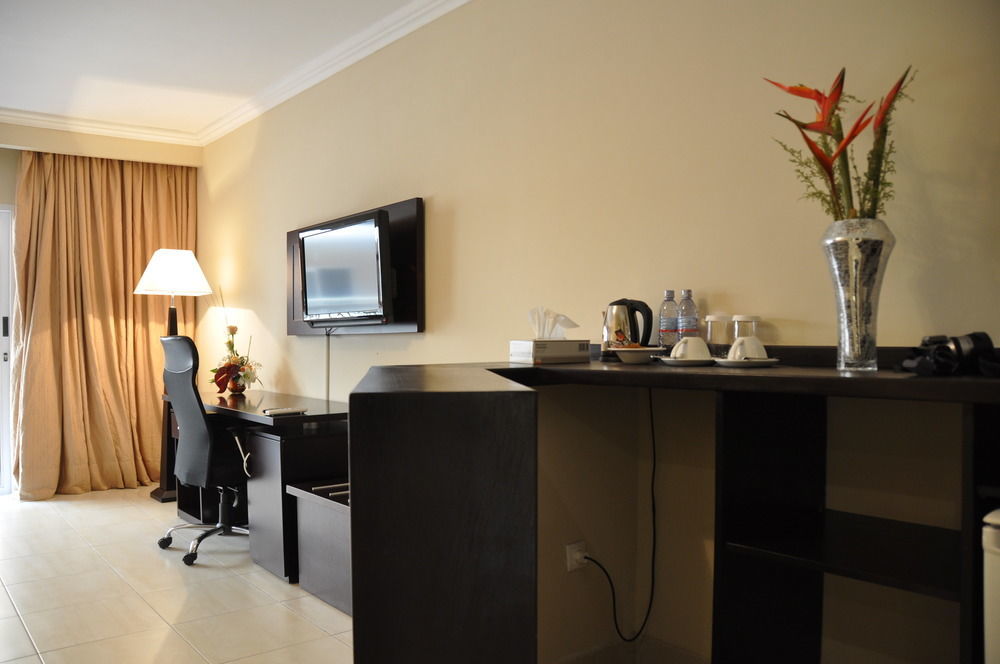 Hotel Royal Кіншаса Екстер'єр фото